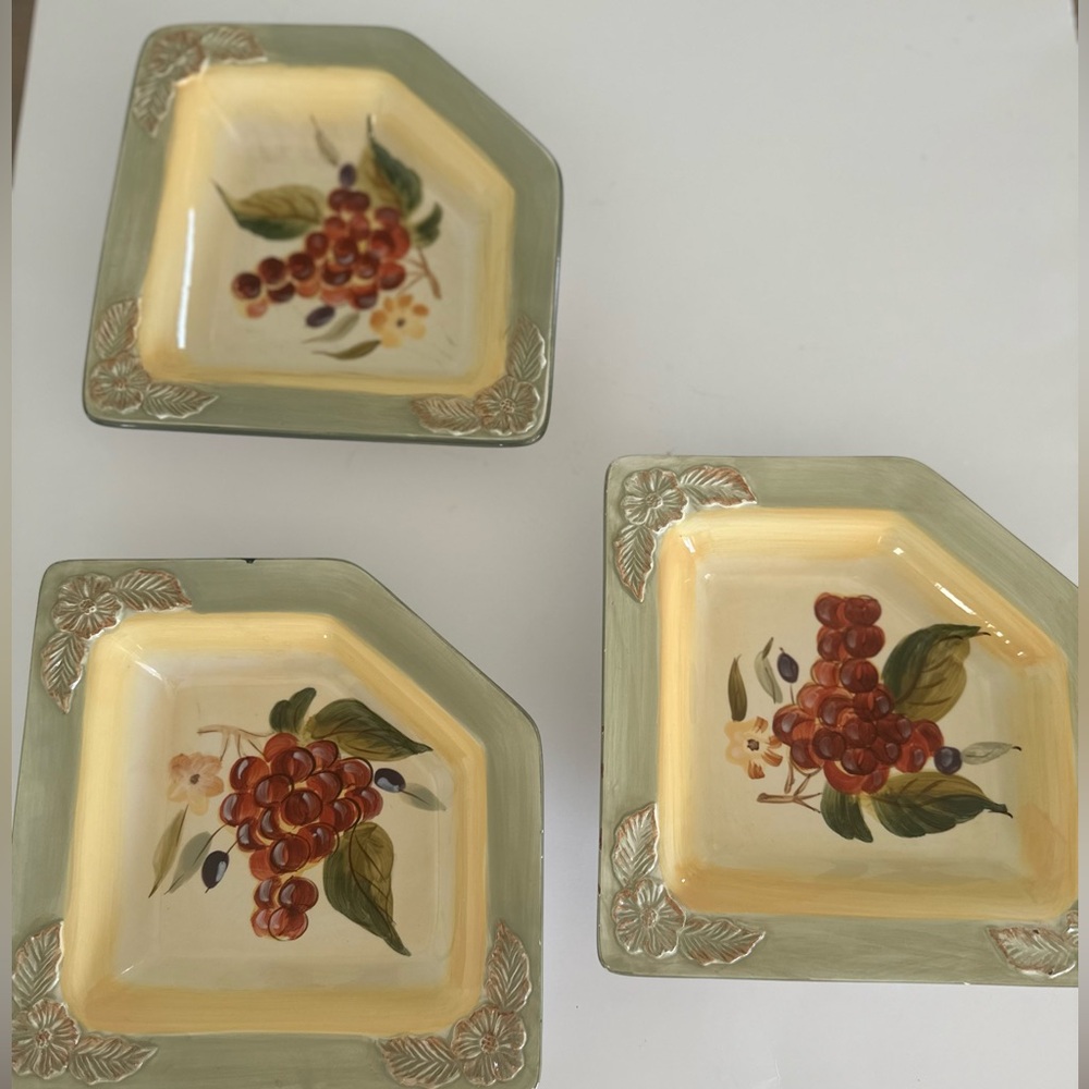 Certified International Green and Yellow Dinnerware Set